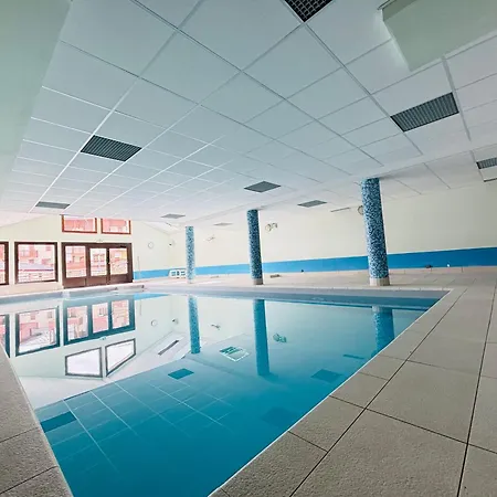 Au Pied Des Pistes Avec Piscine Et Parking - Fr-1-505-13 Flumet